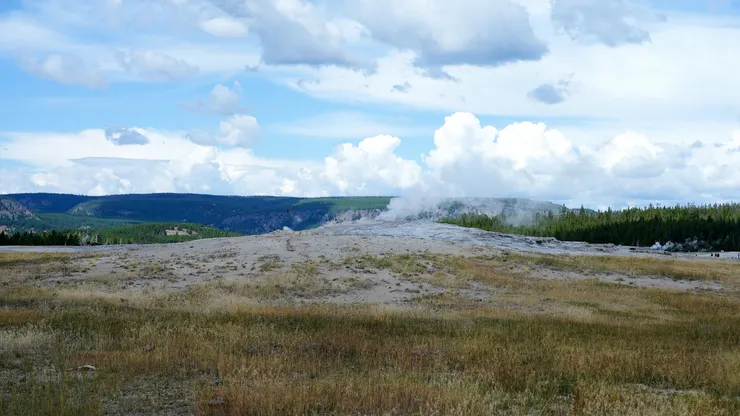歇息中的老忠實噴泉