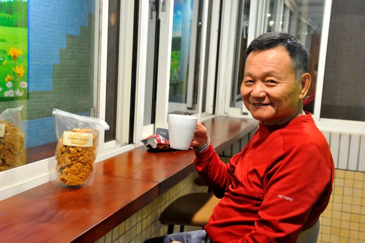 【相約四零一泡茶咖啡談天歌唱！佳源在我們房間的小Bar喝茶。】