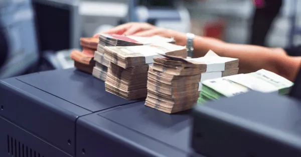 許多人捧大把銀子買高股息ETF