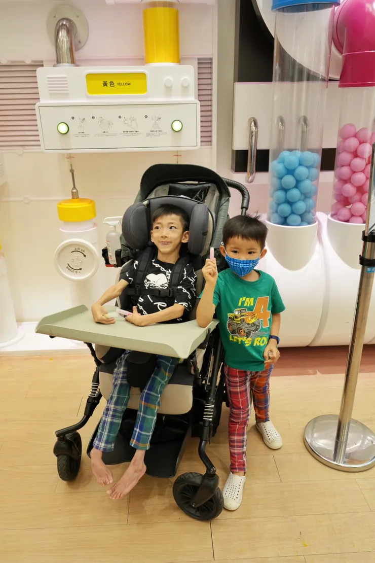 輪椅族外出須要的友善環境，你我都可能用的到。