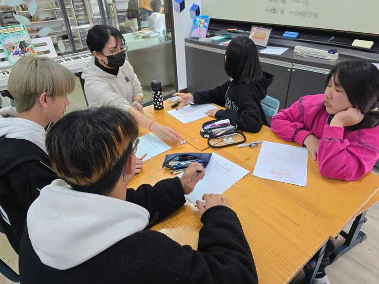 上華蒙特梭利國高中部｜台南安南區自學團體，結合每日英文外師 & 數學專業教學，助孩子穩健迎戰未來