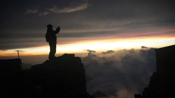 拍攝美景的旅人