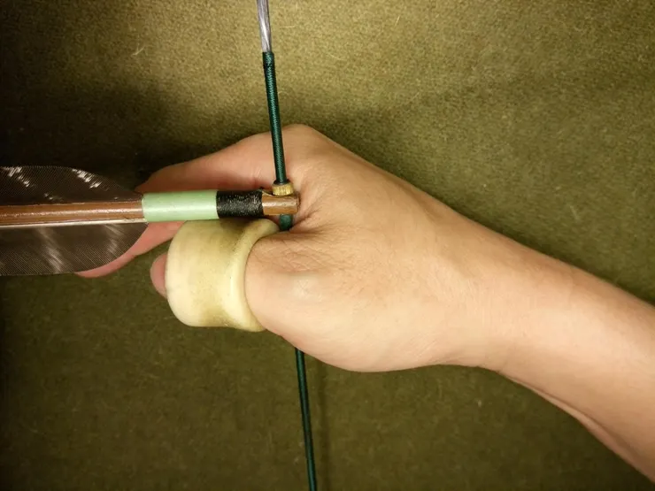 平的饅頭面，難道就不能手腕打平來開弓嗎？