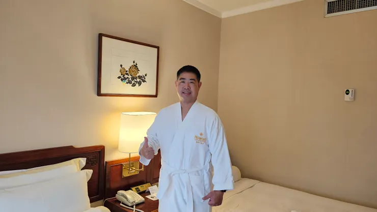 台北福華大飯店的浴袍超好看!浴袍上有福華大飯店大大的燙金中英文字樣!