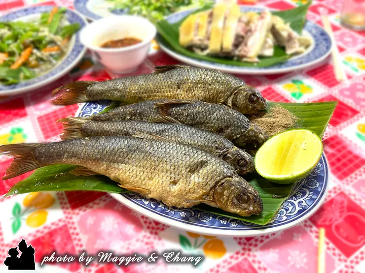 炸溪魚外酥內嫩，保留溪魚鮮甜