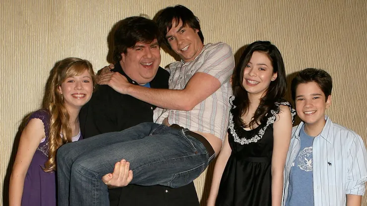 丹許奈德（左二）與珍妮特（左一）