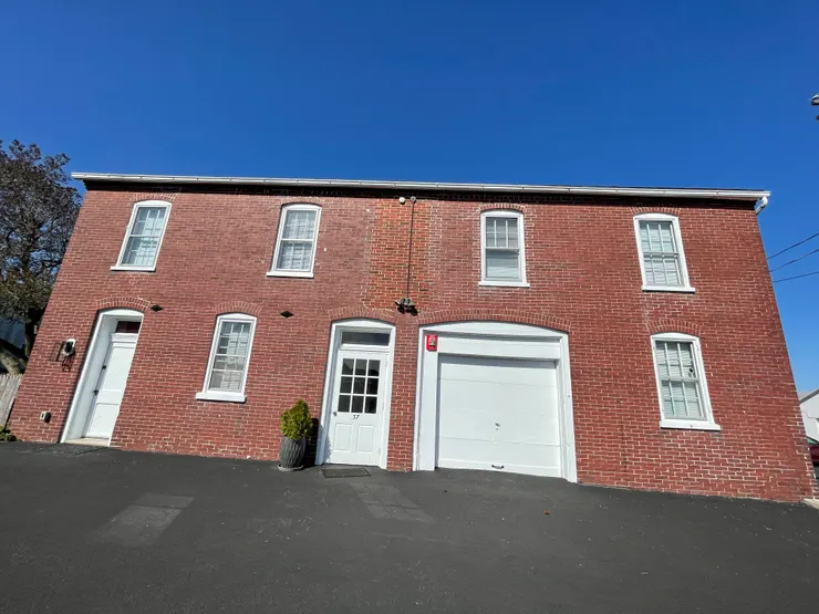 Address：37 East Main Street, Apt 5,Mountville, PA 17554