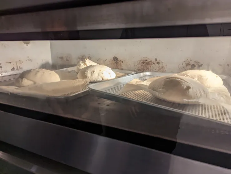 正在變成好吃的麵包中