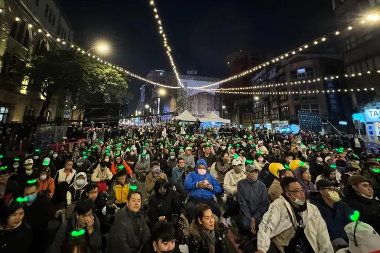 小草支持者群像(圖片引用：柯文哲臉書)