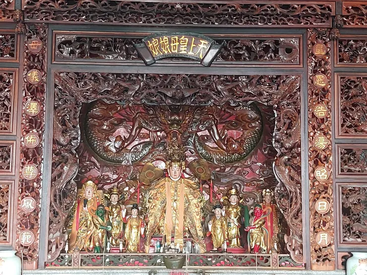 福州派透雕的精美神龕