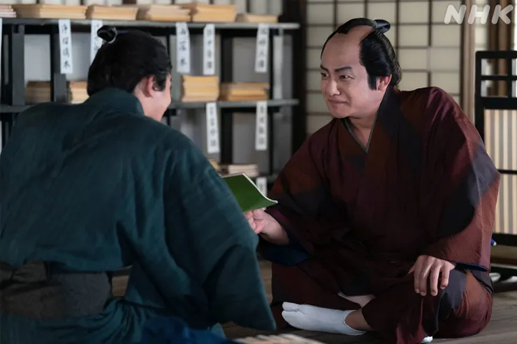 和鱗老闆興奮討論新書的蔦重