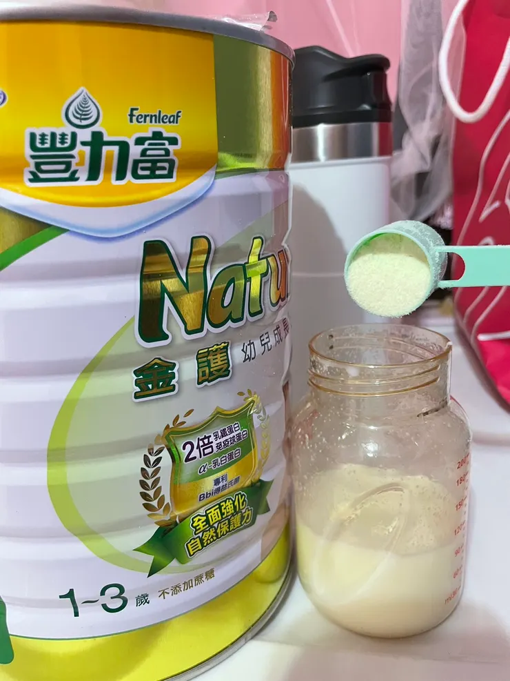 ▲開箱豐力富的泡奶印象不錯,但實際寶寶喝下肚的心得請繼續看下去