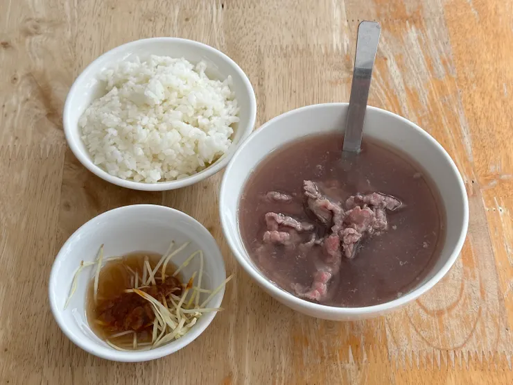 只點牛肉湯(小)及白飯(小),已能體驗到蔬果清甜湯底的溫體牛肉滋味!