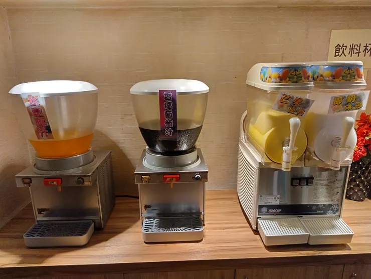 水蜜桃汁 香檳葡萄汁 芒果優格 椰奶冰沙