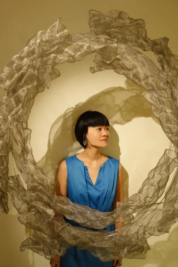 ２００２年裕智在美國佛蒙特藝術中心的駐村創作除了（有點傷心的）〈珠玉〉起點，還有這件作品的原型。 這張照片是２０１５年菲比攝於裕智個展展場。攝影：黃裕智