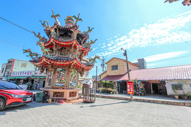 精緻剪黏與交趾陶裝飾(圖片截圖於網路)