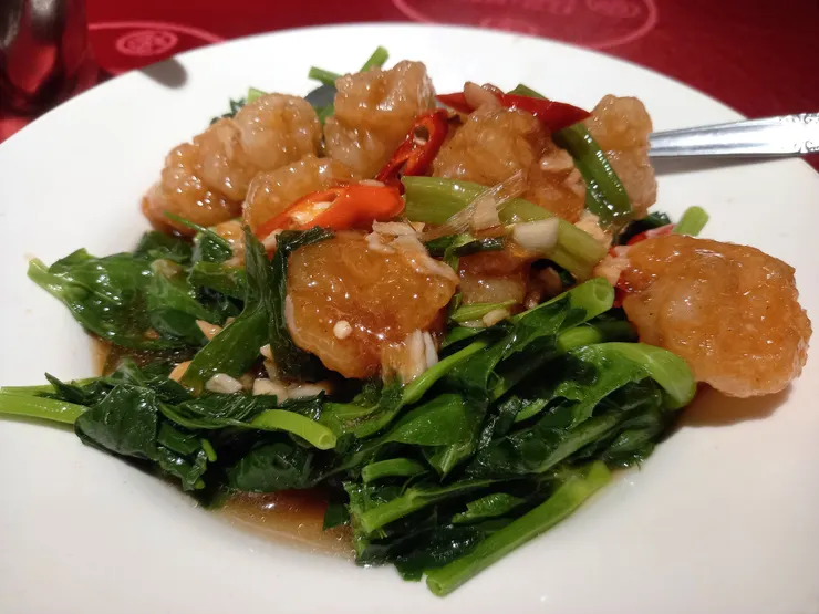 這是我和老爸都很愛的鳳梨蝦球!