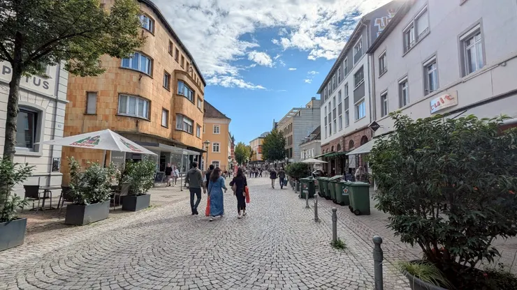 街道上只有行人