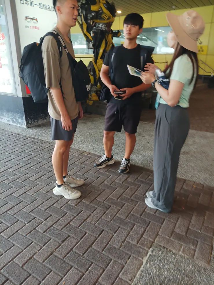 來自環保新勢力的組員遇到荒野保護協會的路人。