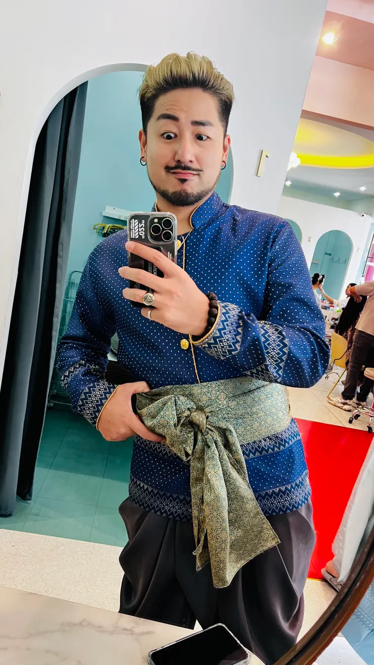 剛換完衣服就忍不住狂拍照