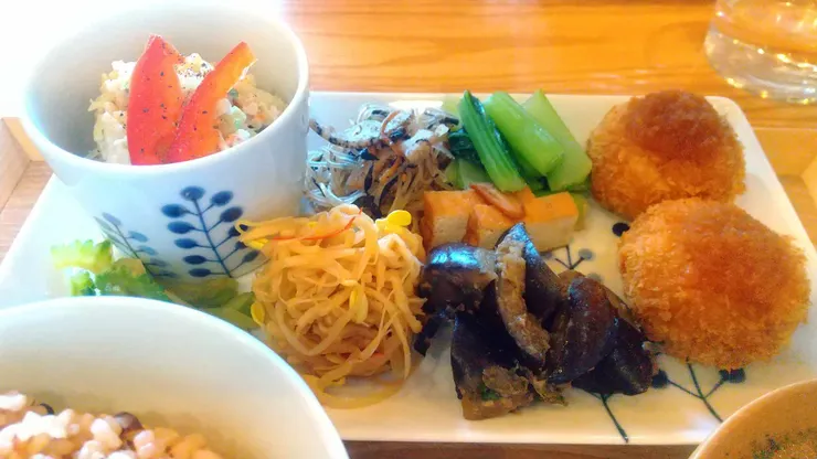 「一汁三菜定食」每次季節性蔬菜不同