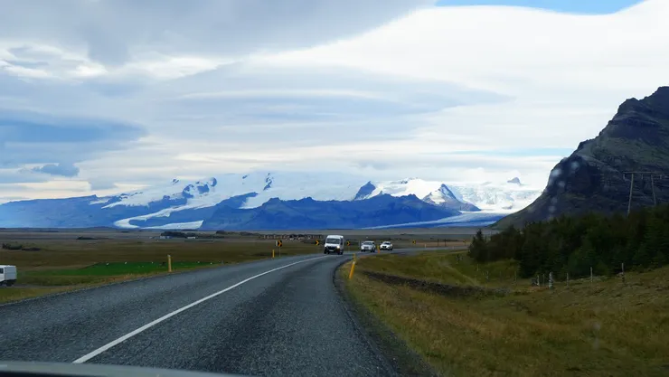 冰島車程中透過車窗拍攝景色