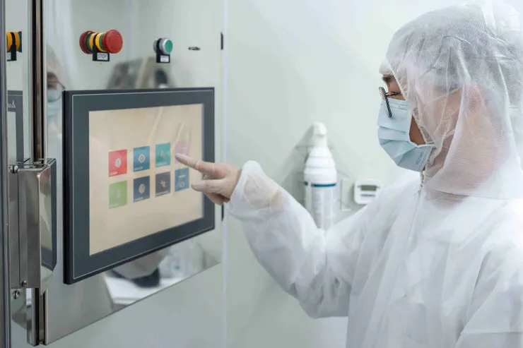 圖說：亞家生技跨領域整合細胞生技與製藥工業技術，從廠房規劃設計、軟硬體等機電設備，到品管品保認證與後續維護，皆能一站式服務。（資料來源：亞家生技）