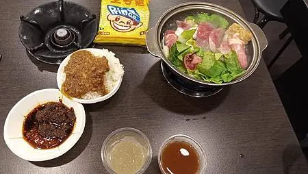 [台北美食]網友最愛小火鍋來自頂紅、服務人員也相當親切與快速