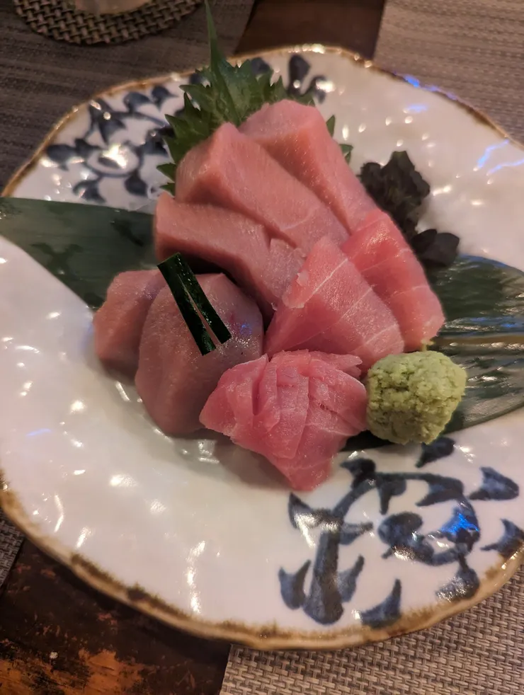 鮪魚現切搭日本醬油*哇沙米豪邁！