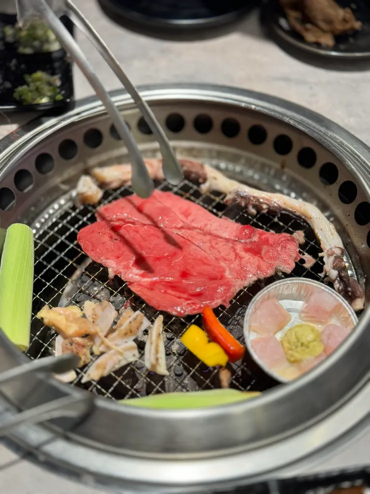 超大隻的魷魚腳；蒜香奶油巴沙魚超美味！