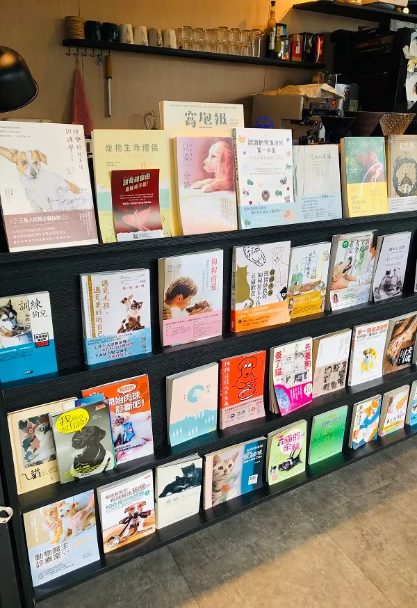 1樓展示圖書