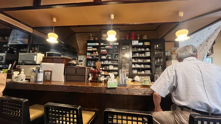 應該有不少熟客會在此翻報紙，度過慵懶早晨。