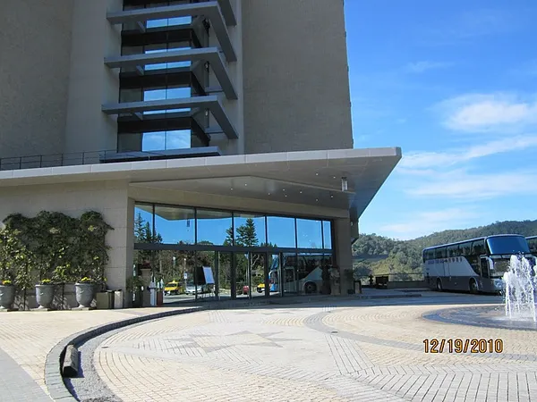 《雲品酒店前的噴水廣場》