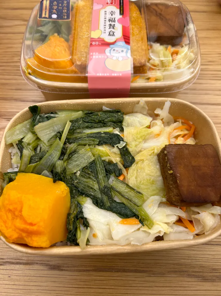 幸福餐盒都備有4樣配菜，菜的量還蠻多的