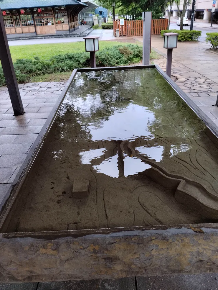 冬天會吸引不少人來泡手