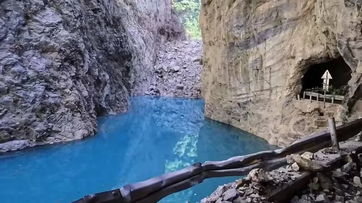 燕子口堰塞湖。圖片取自自由時報。