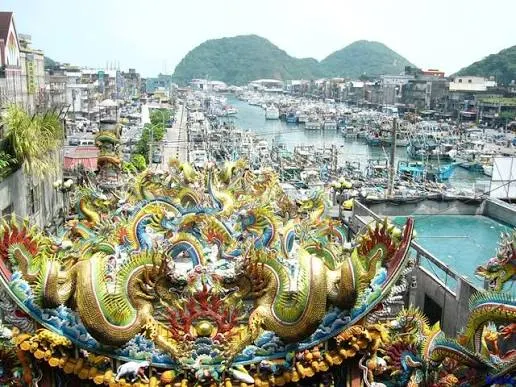 南天宮與南方澳漁港合景（圖片截圖於網路）