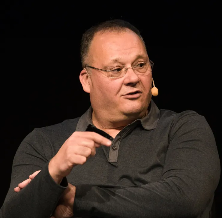 荷蘭政治學家 Cas Mudde。來源：維基百科