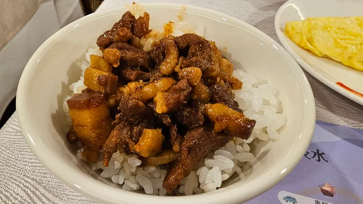 早餐也有我很愛的滷肉飯!這種滷肉飯就是我最愛的門派!