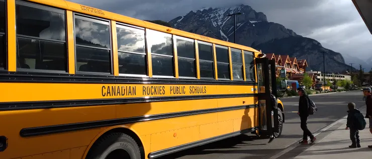 洛磯山裡的校車