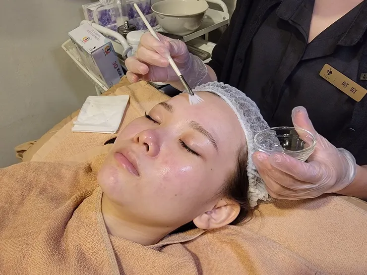 台南做臉推薦~聖誕跨年美美玩!水水臉蛋兒交給FILF小資美顏