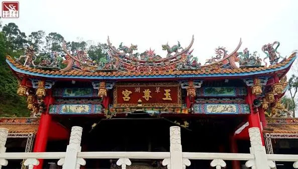 屋脊上交趾陶、剪黏工藝（圖片截圖於網路）