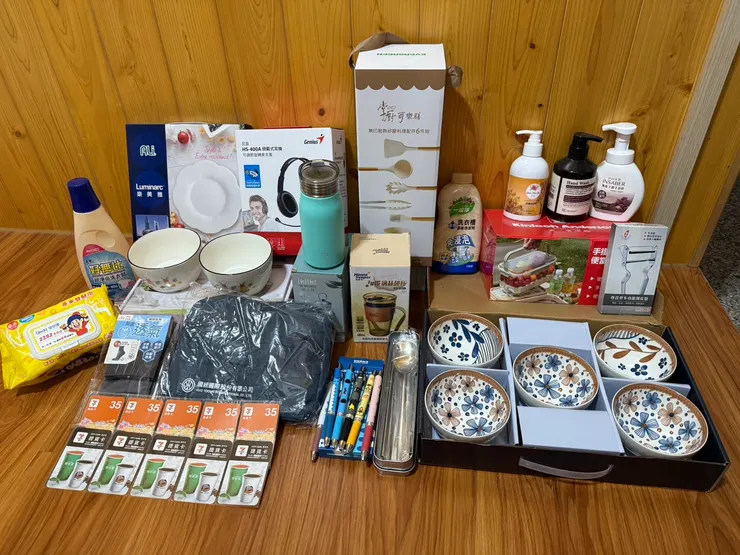股東會紀念品--精緻餐廚用品、禮券、洗沐用品、洗衣精、生技保健品