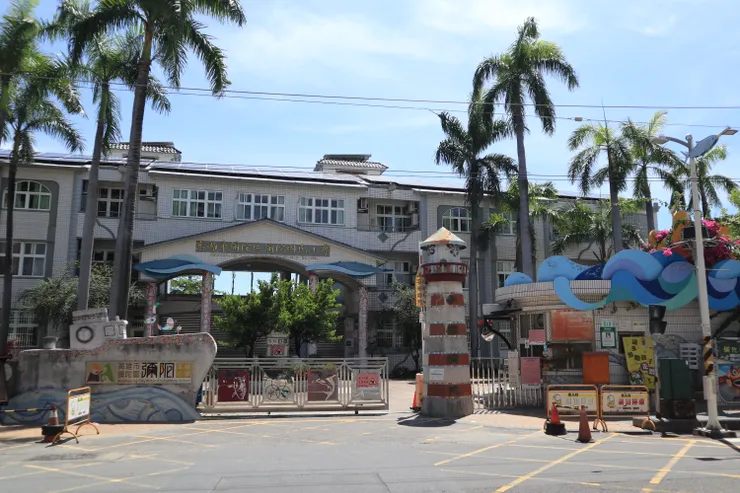 彌陀國小正門