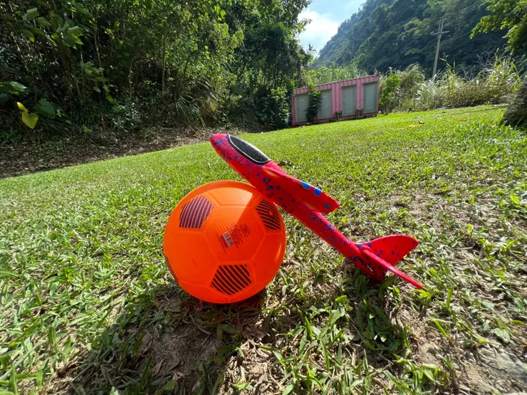 在營區買的飛機加入露營行列