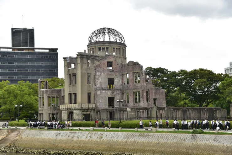 周遭也有許多前來修學旅行的學生