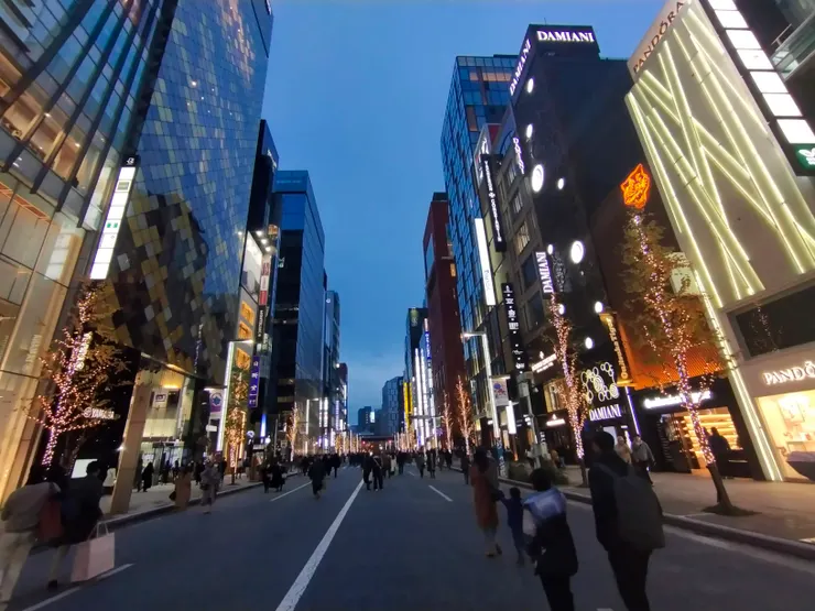 晚上燈光更顯華麗