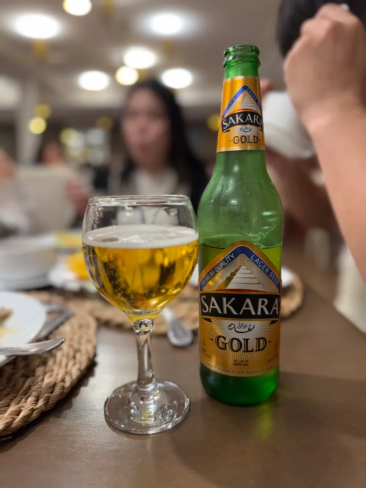 在船上餐廳來杯冰涼的埃及啤酒，無價！