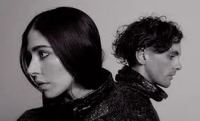 出自於Chairlift Band.官方