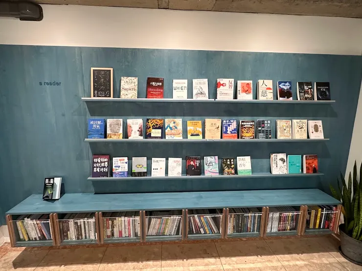a reader 的策展書牆（自攝）